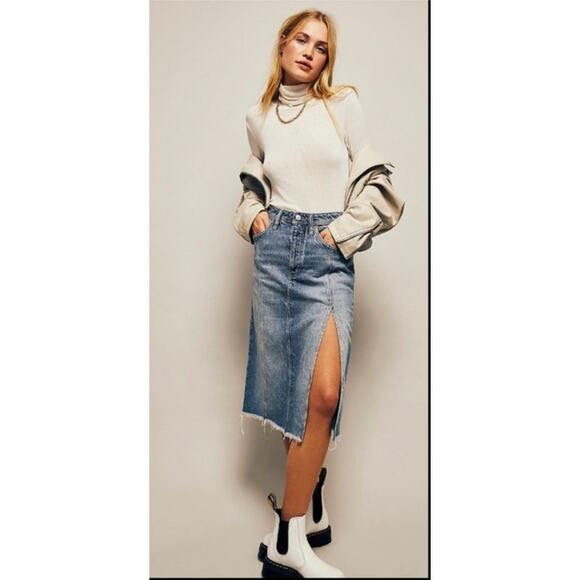 Free People Blue Maxi denim Skirt with Side slits and frayed hem size 4 - Picture 1 of 11